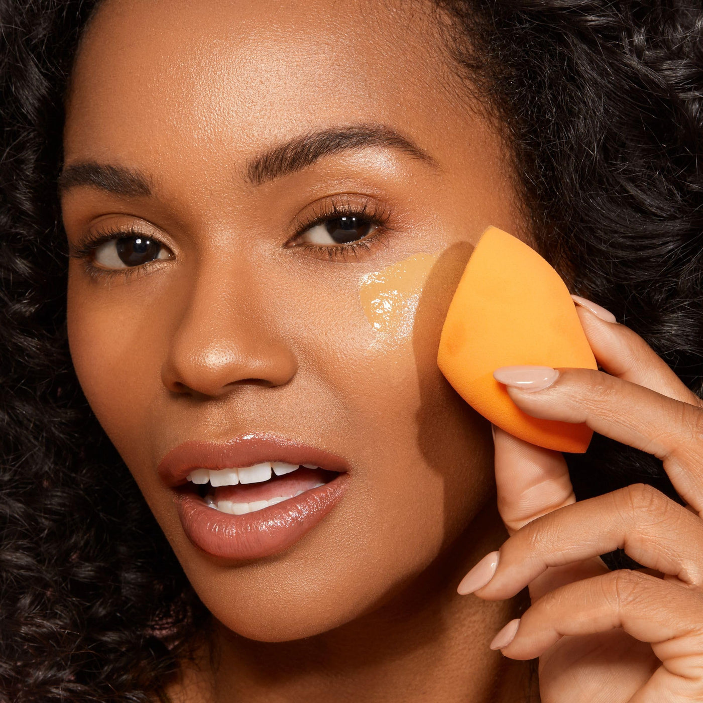 Real Techniques Miracle Complexion Sponge, Makeup Blender for Liquid and Cream Foundation, Full Coverage, Streak-Free Professional Makeup Tool, Cruelty Free, Vegan, Latex Free, 4 Count